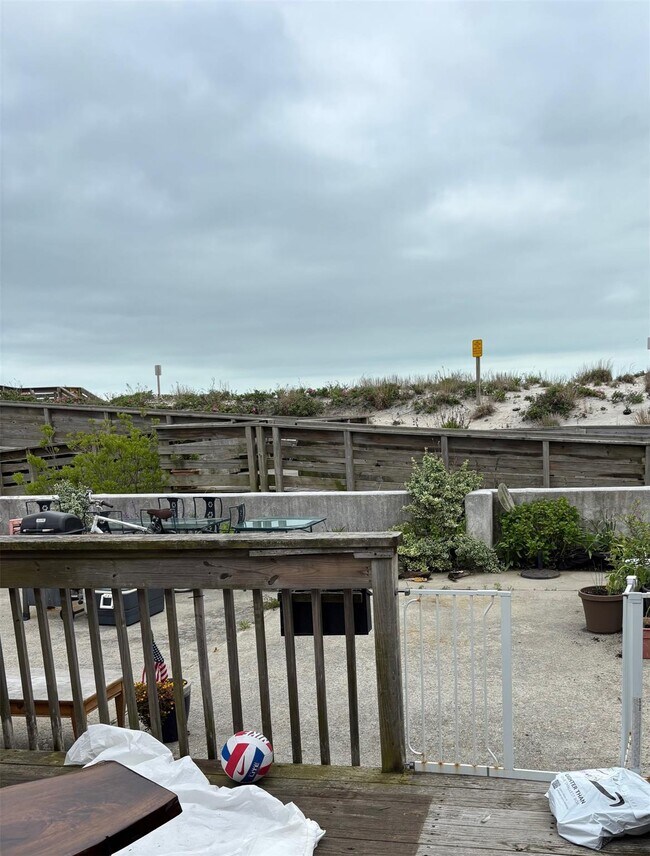 1101 Ocean Blvd in Long Beach, NY - Foto de edificio - Building Photo