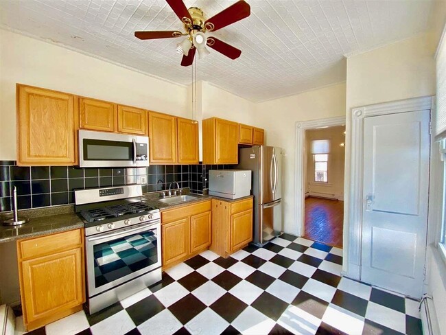 41 Lincoln St in Jersey City, NJ - Building Photo - Building Photo