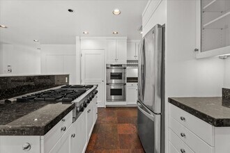 8049 Briar Summit Dr in Los Angeles, CA - Building Photo - Building Photo