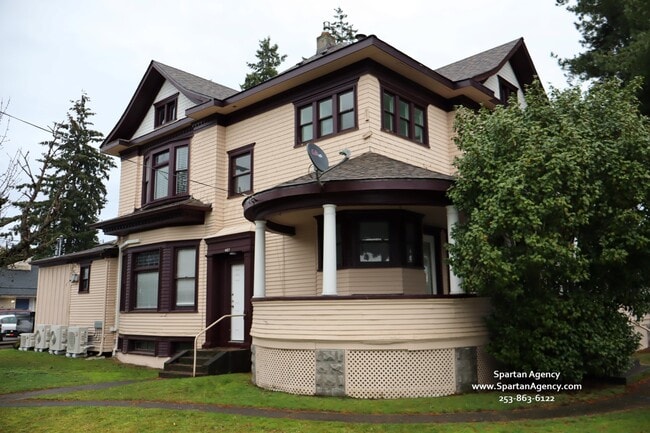 143 4th Ave NW, Unit D in Puyallup, WA - Foto de edificio - Building Photo