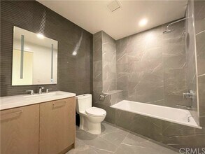400 S Broadway-Unit -803 in Los Angeles, CA - Building Photo - Building Photo