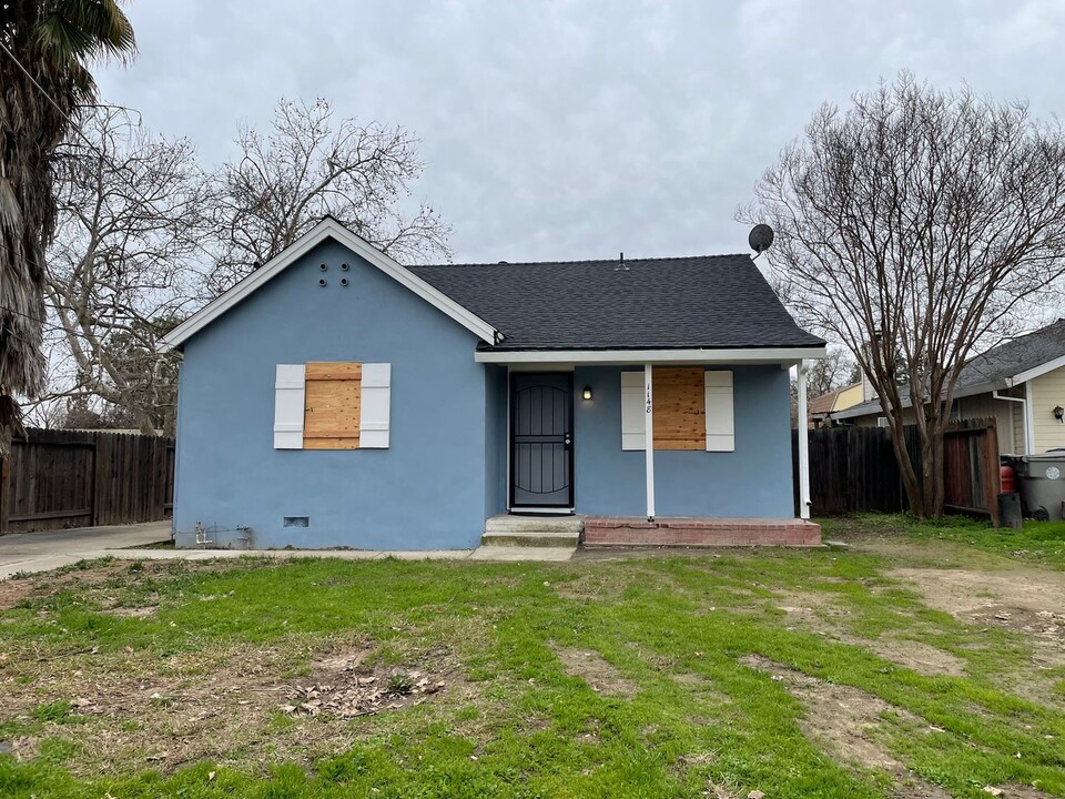 1148 Rivera Dr in Sacramento, CA - Building Photo