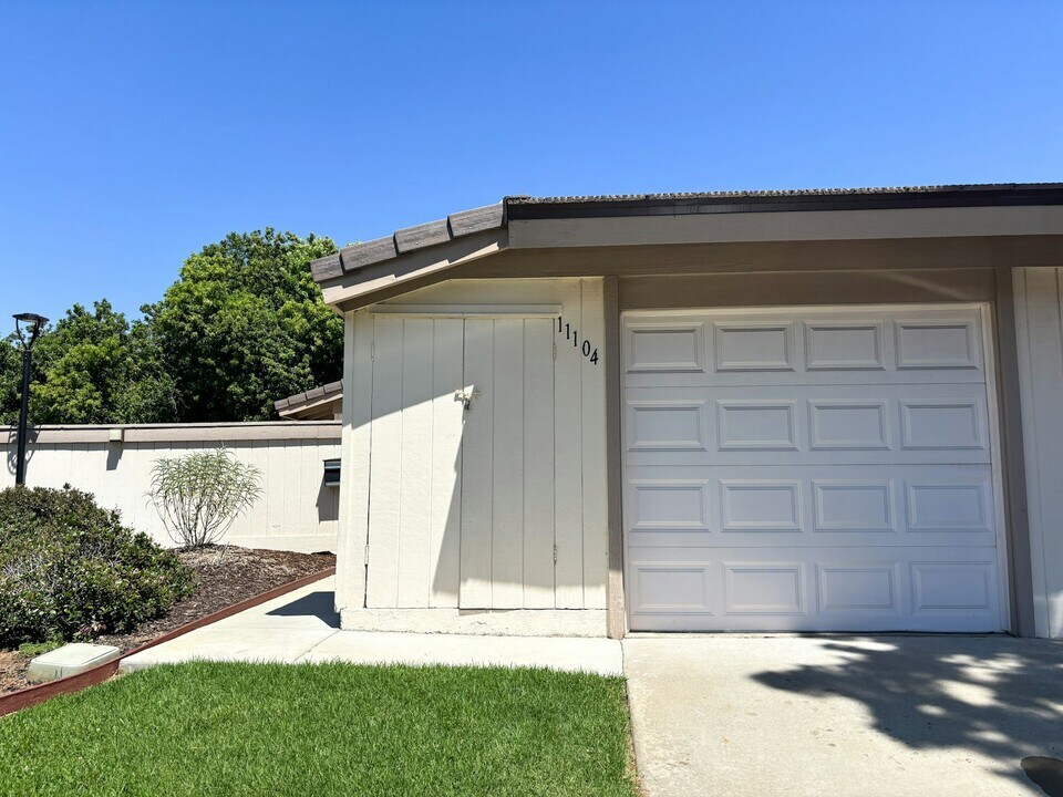 11104 Poblado Rd in San Diego, CA - Building Photo