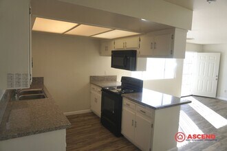 326 Belle Ave in Bakersfield, CA - Building Photo - Building Photo