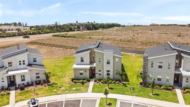 9084 Sommerset Hills Dr in Davenport, FL - Building Photo - Building Photo