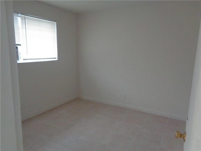 633 NW 11th Ave, Unit 2 in Fort Lauderdale, FL - Building Photo - Building Photo