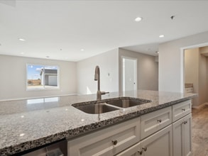 7028 Thunder Vly Dr, Unit 12 in Peosta, IA - Building Photo - Building Photo