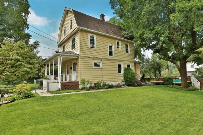 521 Manhattan Ave in Hawthorne, NY - Foto de edificio - Building Photo