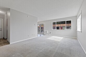 Bardon Apartments in Portland, OR - Foto de edificio - Building Photo