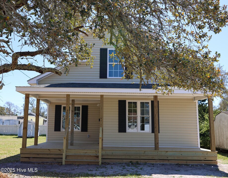 2007 Fisher St in Morehead City, NC - Building Photo