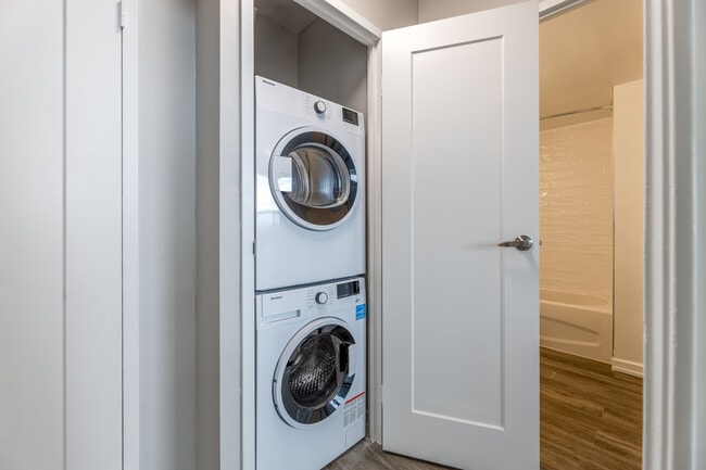 Almore Apartments in Toronto, ON - Building Photo - Interior Photo