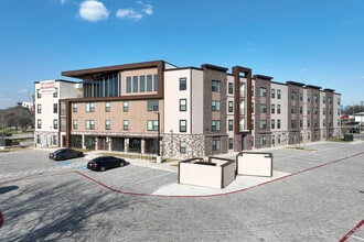 Clifton Riverside Apartments in Fort Worth, TX - Foto de edificio - Building Photo