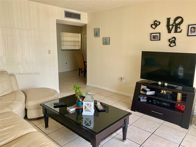 13100 SW 92nd Ave in Miami, FL - Building Photo - Building Photo