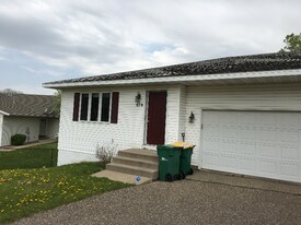 874 Trails End Rd in Eagan, MN - Building Photo