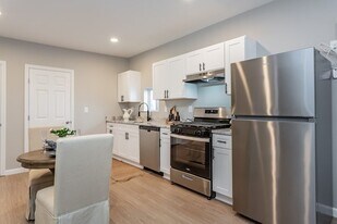 31 Hicks St, Unit 1 in New Bedford, MA - Building Photo