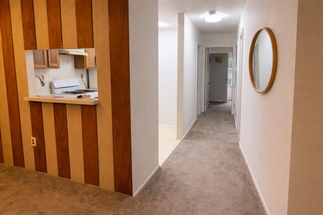 177 Applegate Ln in East Brunswick, NJ - Building Photo - Building Photo