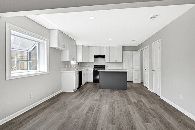 property at 7410 Woodoak Dr