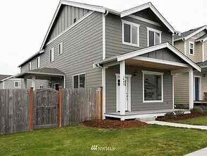 1642 NW 5th Ave in Oak Harbor, WA - Building Photo - Building Photo