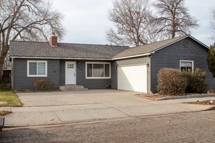 945 N 7th E St in Mountain Home, ID - Building Photo