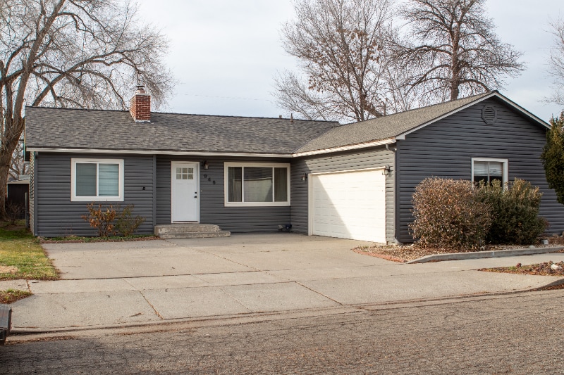 945 N 7th E St in Mountain Home, ID - Building Photo