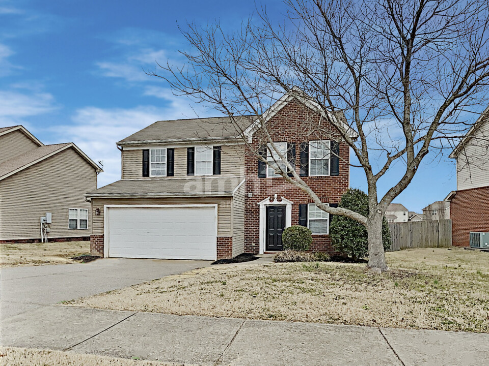 1010 Daniel Ln in Spring Hill, TN - Building Photo