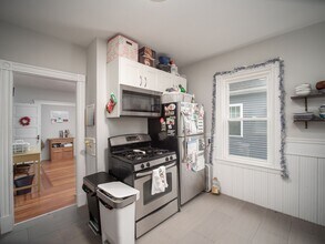 81 Bristol Rd, Unit 2 in Medford, MA - Building Photo - Building Photo
