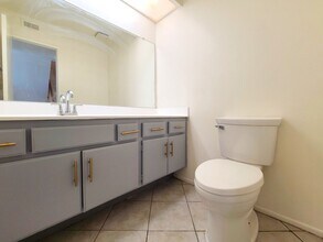 1077 S Santo Antonio Dr in Colton, CA - Building Photo - Building Photo