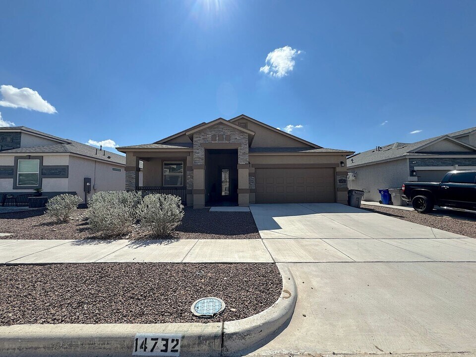14732 Sam Garcia Ave in El Paso, TX - Building Photo