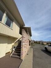 806 Hill Dr in Yakima, WA - Building Photo - Building Photo