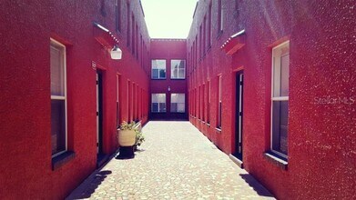 111 S Newport Ave in Tampa, FL - Foto de edificio - Building Photo