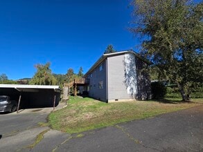 101 Spencer Creek Rd, Unit D in Kalama, WA - Building Photo - Building Photo