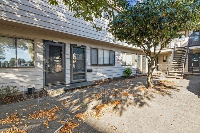 8041 NE Flanders St in Portland, OR - Building Photo - Building Photo