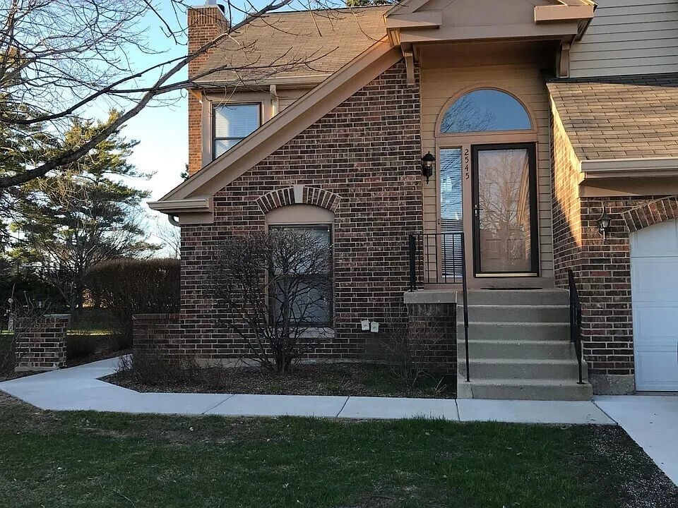 2545 Live Oak Ln in Buffalo Grove, IL - Building Photo