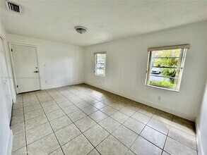 12024 SW 110th St Cir E in Miami, FL - Building Photo - Building Photo