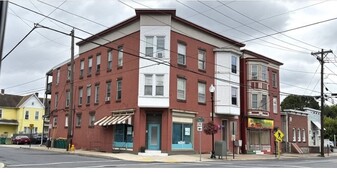 300-306 W Main St in Waynesboro, PA - Building Photo