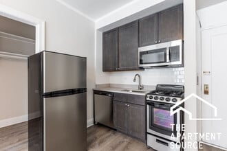 2775 N Milwaukee Ave, Unit 1 in Chicago, IL - Foto de edificio - Building Photo