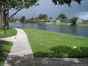 1881 NW 96th Terrace-Unit -# 7P in Pembroke Pines, FL - Building Photo - Building Photo