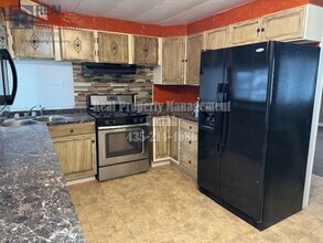 280 E 100 N in Myton, UT - Foto de edificio - Building Photo