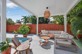 802 Mallard Dr in Delray Beach, FL - Building Photo - Building Photo