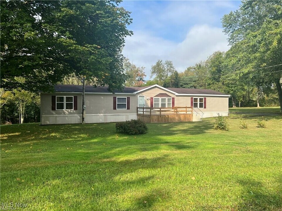 71502 Fairpoint Shepherdstown Rd in St. Clairsville, OH - Building Photo