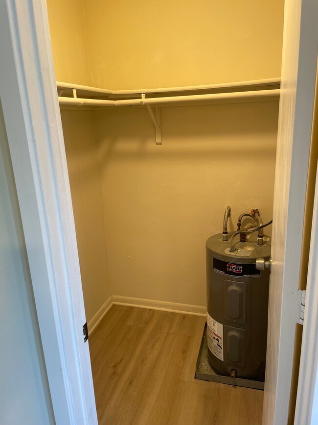 5168 NE 6th Ave in Oakland Park, FL - Foto de edificio - Building Photo