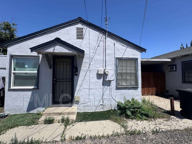 property at 1112 Barberry Ln
