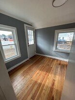 35 Bath Rd in Brunswick, ME - Building Photo