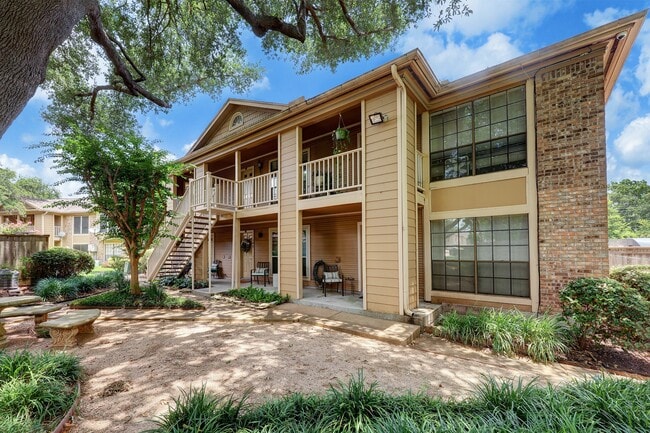 1311 Antoine Dr in Houston, TX - Foto de edificio - Building Photo