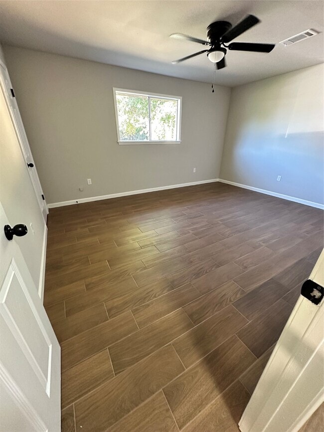 1413 Forehand St in Crockett, TX - Foto de edificio - Building Photo