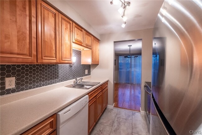 705 Idlewood Blvd N in Baldwinsville, NY - Building Photo - Building Photo