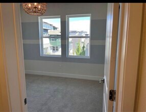 5592 Holly Bay Ave, Unit C in Dublin, CA - Foto de edificio - Building Photo
