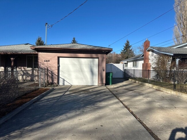 5819 Winter Ave in Klamath Falls, OR - Building Photo - Building Photo