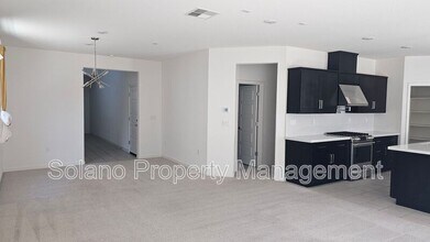 1317 Essence Ln in Fairfield, CA - Building Photo - Building Photo