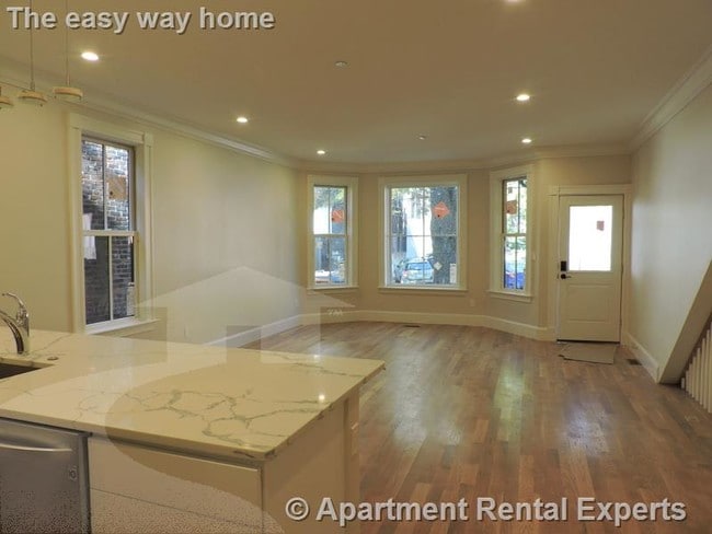 470 Green St, Unit 2